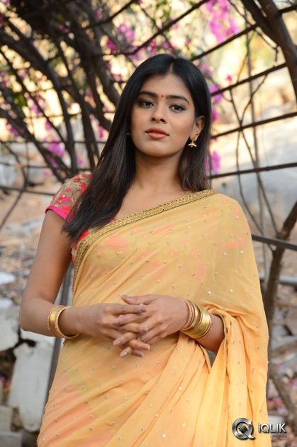 Hebah-Patel-at-Nenu-Naa-Boy-Friends-Movie-Opening